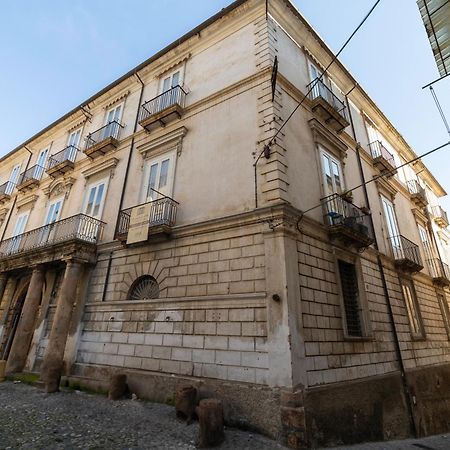 Dimora Storica Giostra Vecchia - Palazzo Grisolia 1809 Козенца Екстериор снимка
