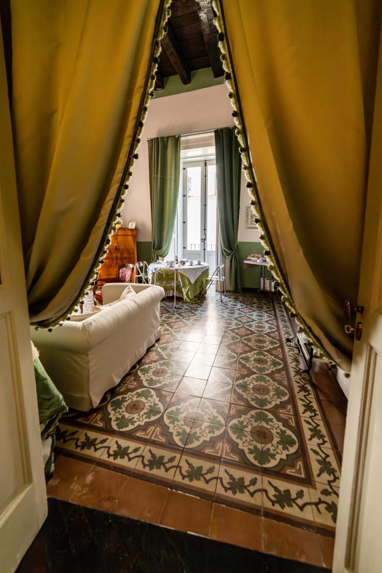 Dimora Storica Giostra Vecchia - Palazzo Grisolia 1809 Козенца Екстериор снимка